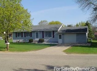 415 Schoolcrest Ave, Clare, MI 48617