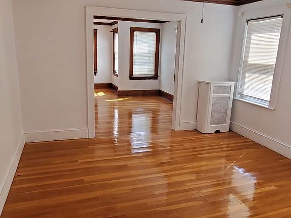 4th image of 60 E Elm Ave