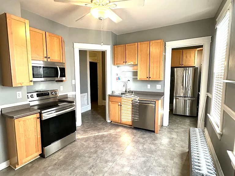618 E Otjen St — Photo 3