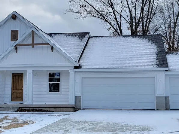 11550 Old Gun Club Dr #105, Lowell, MI 49331