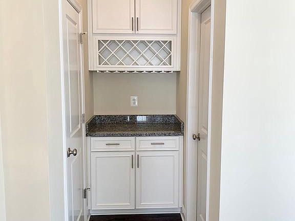 5th image of 8354 Daydream Cres