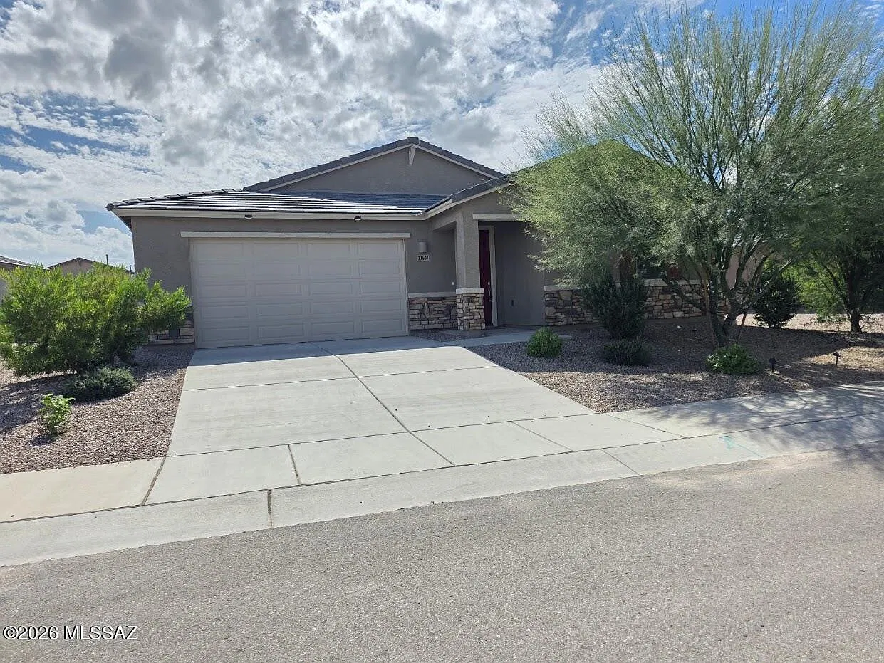 4 bed, 2.0 bath, 2135 sqft, $2,300 — Photo 2