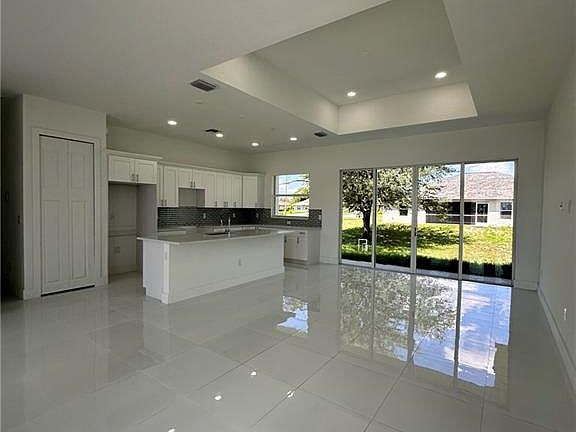 5th image of 312 Panorama AVE