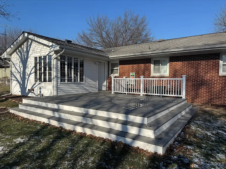 849 E North St — Photo 27