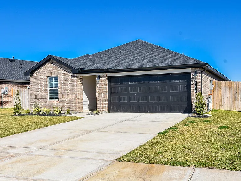 1130 Vista Pointe Dr — Photo 2