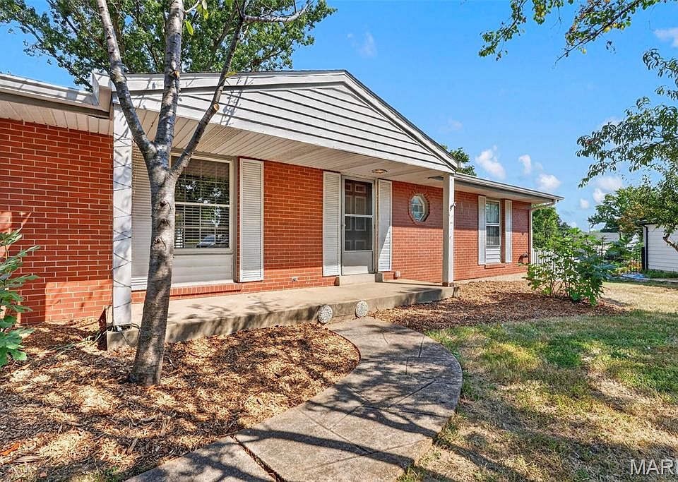 1st image of 17 Dorclin Ln