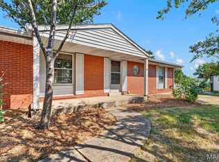 17 Dorclin Ln, Saint Louis, MO 63128