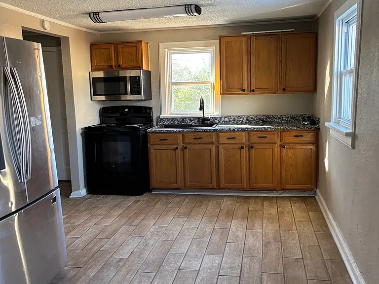 2640 N Quaker Ave — Photo 12