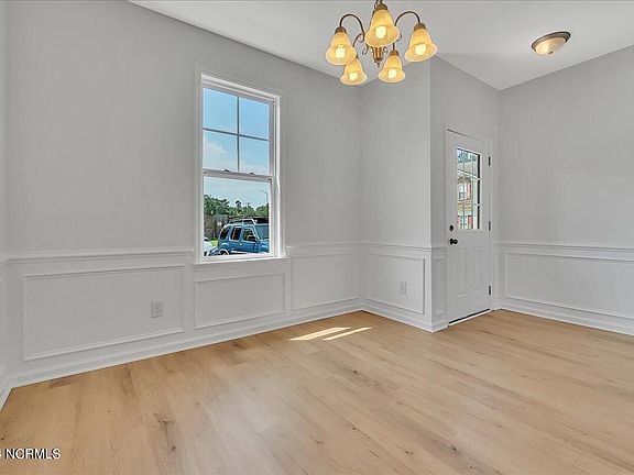 5th image of 142 Waterstone Lane