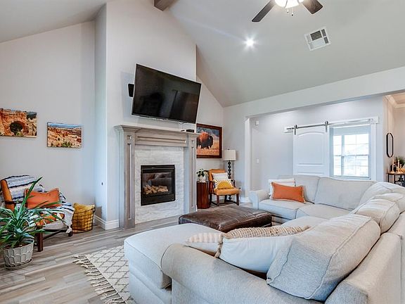 5th image of 130 Hickory Cir NW