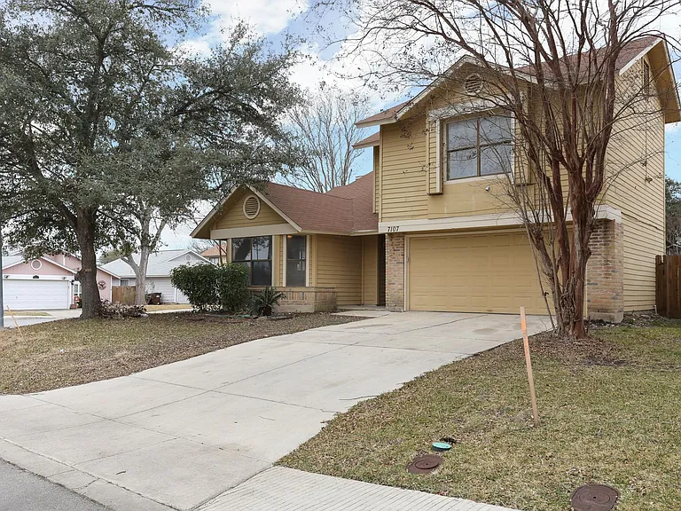 7107 Grassy Trl — Photo 2