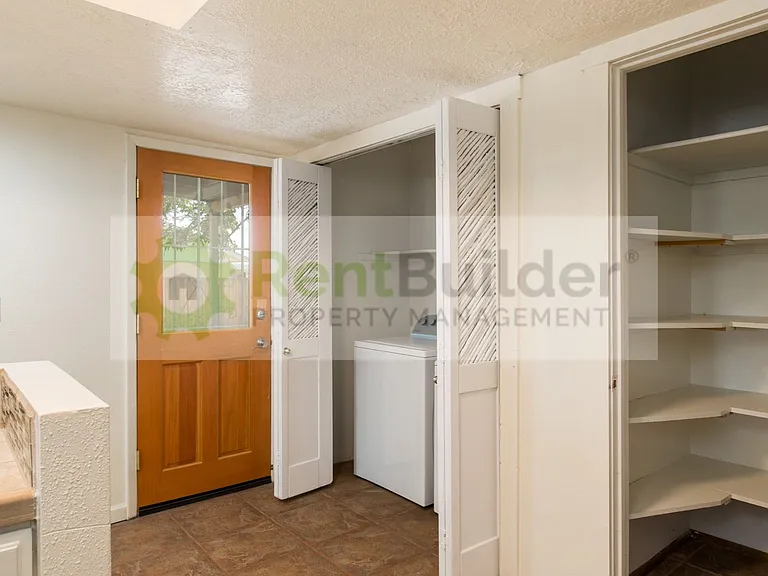 10101 La Paz Dr NW — Photo 15