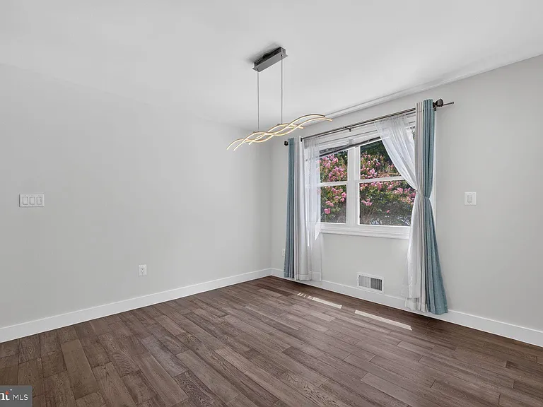 1604 Martha Ter — Photo 17
