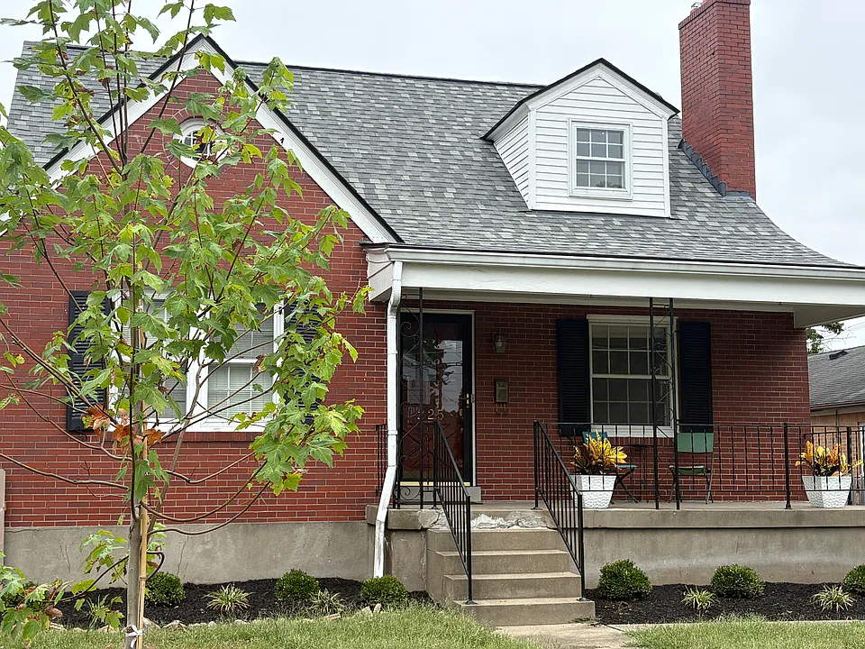 225 Oxford Pl