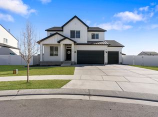 518 E Stonebriar Dr, Eagle Mountain, UT 84005