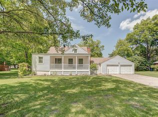 5310 North St, Godfrey, IL 62035