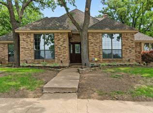 4007 Falcon Lake Dr, Arlington, TX 76016