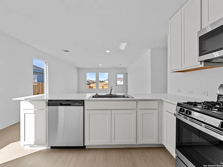 3820 Swift Fox Rd — Photo 6