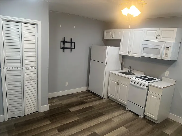 2118 N 19th Ave #1-4 — Photo 9
