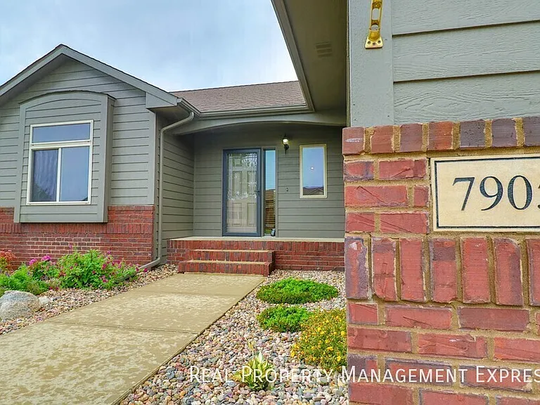 7905 S Grass Creek Dr — Photo 2