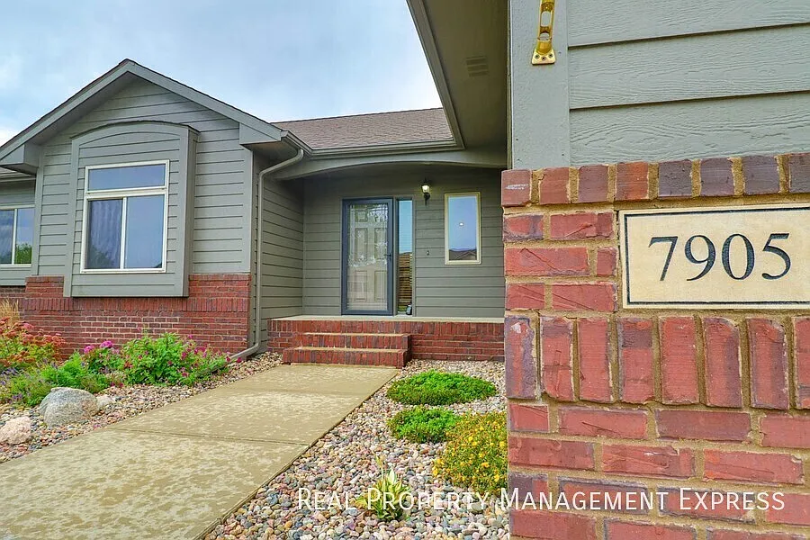 Building Photo - 7905 S Grass Creek Dr