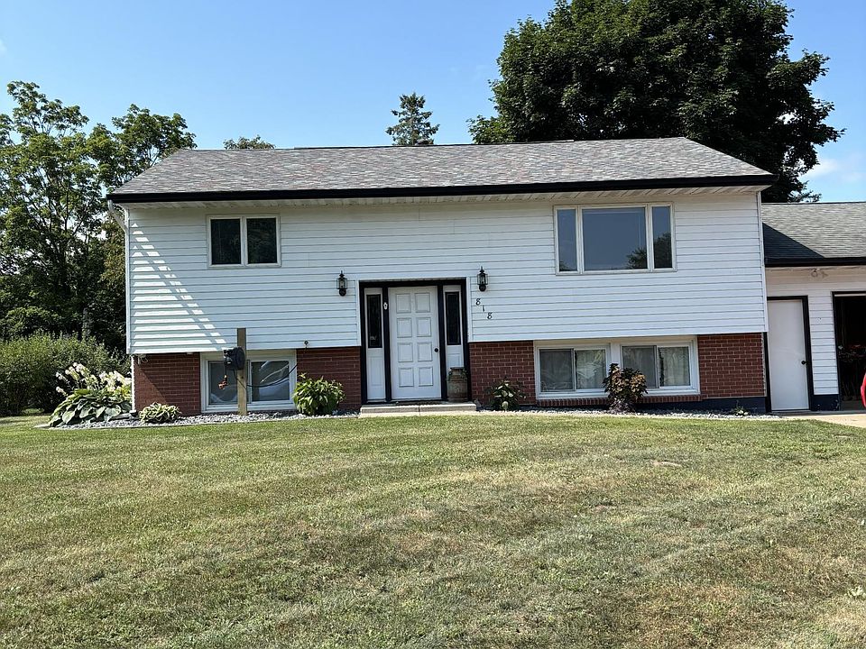 1st image of 818 S 10th St