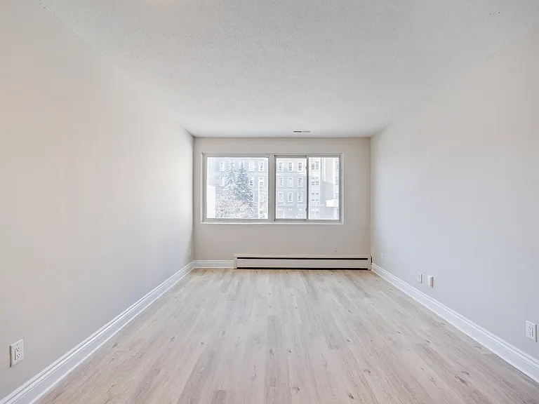 200 Bronson Ave — Photo 57