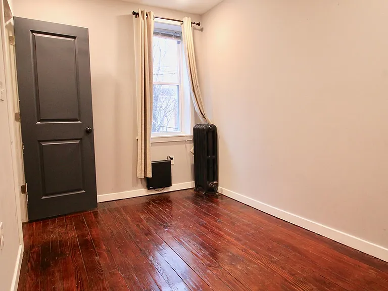 3055 Braddock St — Photo 15