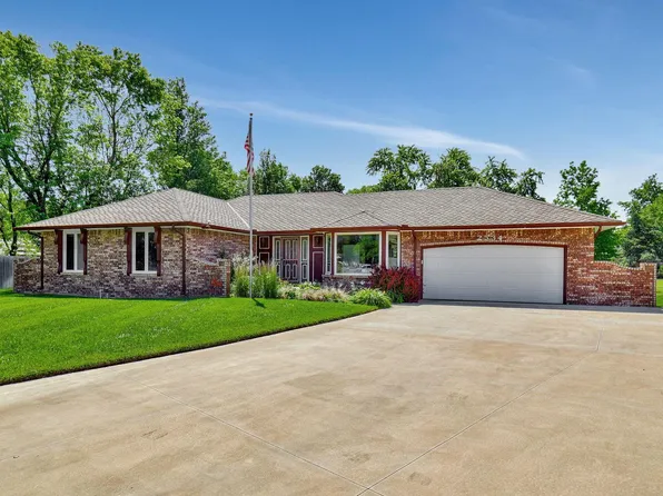 2534 S Yellowstone Cir, Wichita, KS 67215