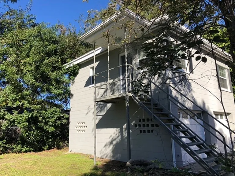 1319 1/2 Oregon St — Photo 15