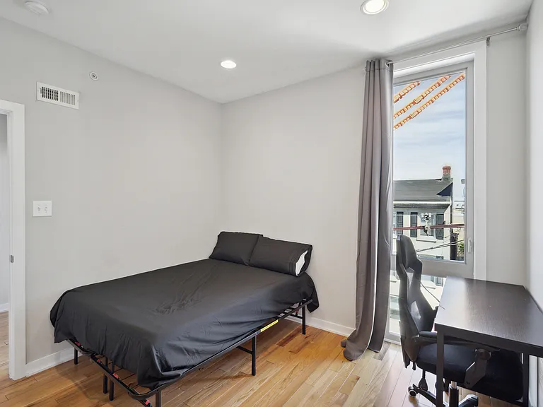 1246 E Fletcher St — Photo 20