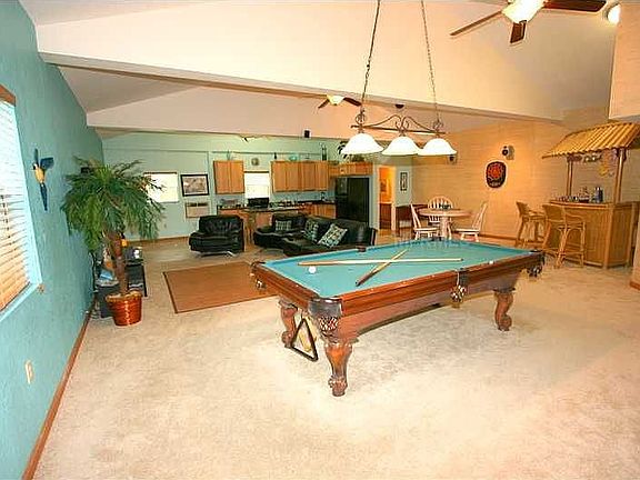 Game/Media/Guest Room