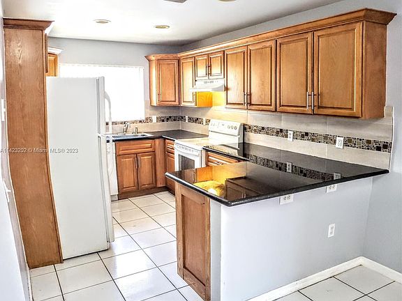 2nd image of 2530 NE 184th Ter