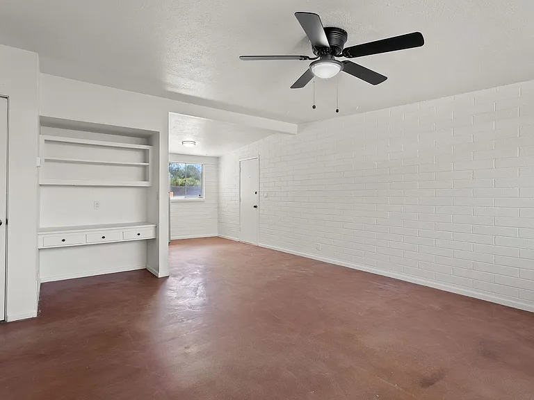 1515 E Blacklidge Dr — Photo 5