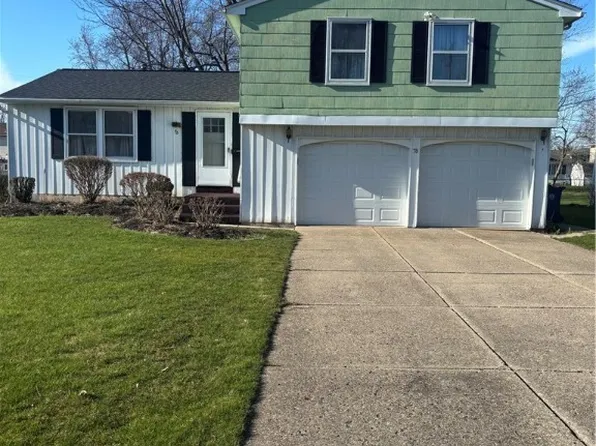 78 Swanson Ter, Williamsville, NY 14221