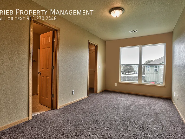824 Woodson Ct — Photo 16