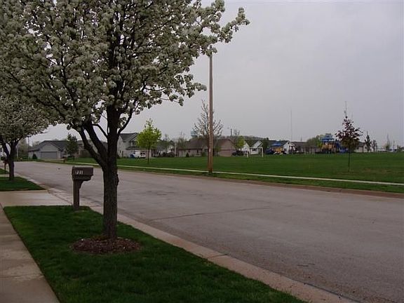 4th image of 717 Willow Creek Pkwy