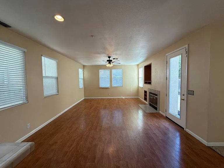 268 Woodfield Ln — Photo 5