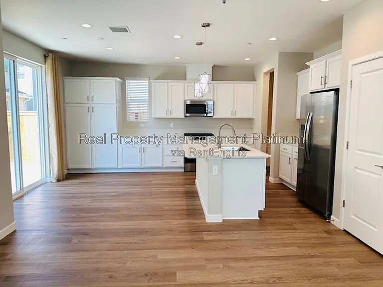 616 Ophelia Ave — Photo 32