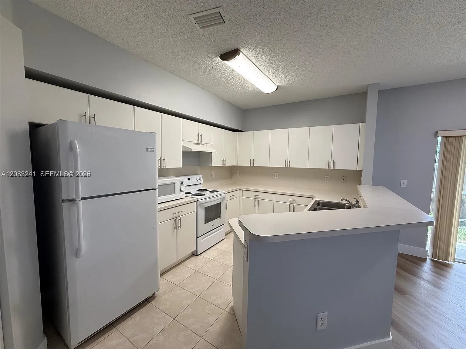 Towngate Condo Six — Photo 3