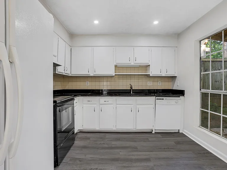 6308 E Windsor Ln — Photo 8