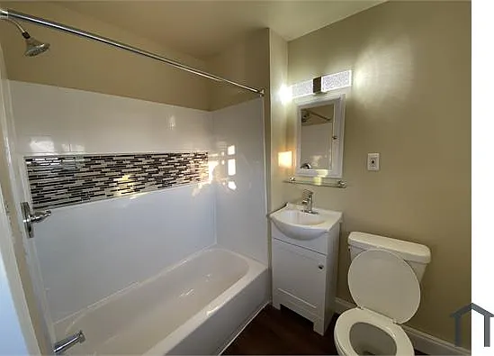 1520 W Champlost St #3F — Photo 11