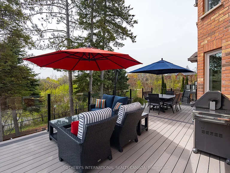 2432 Upper Valley Cres — Photo 17