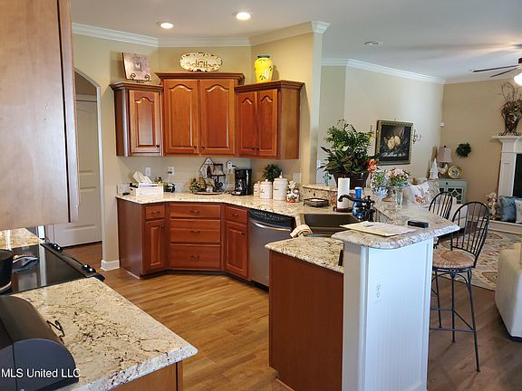 5th image of 8105 Heatherstone Dr
