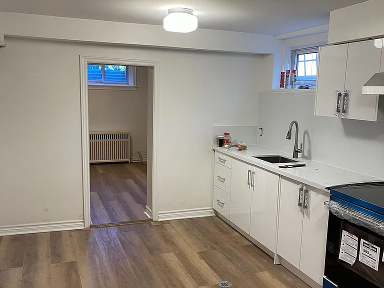 18 Irvington Cres — Photo 13