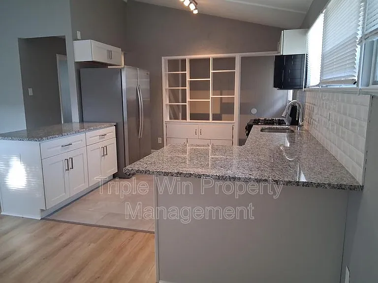 524 Acorn Dr — Photo 10