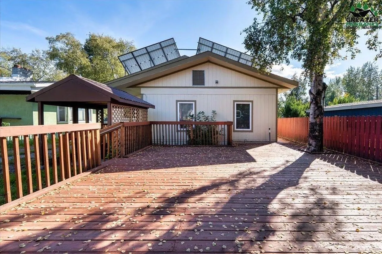 3 bed, $2,300 — Photo 2