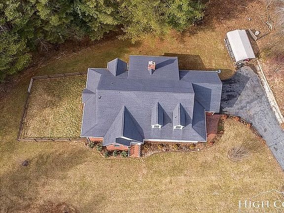 5th image of 251 Edgewood Dr