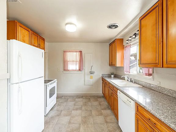 4th image of 1111 E Augusta Ave