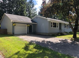 13 Williams Dr, Topsham, ME 04086